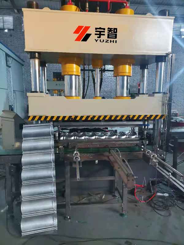 315噸四柱液壓機(jī)客戶現(xiàn)場(chǎng)圖