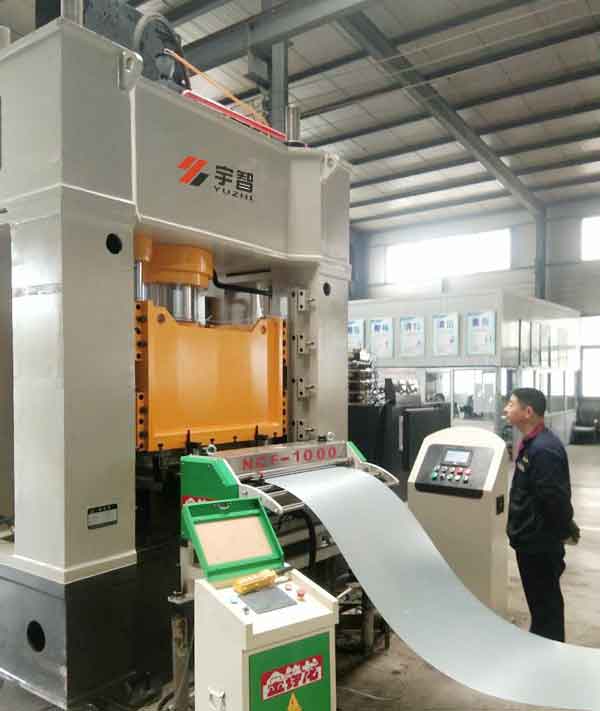 315噸框架式液壓機(jī)客戶現(xiàn)場(chǎng)圖