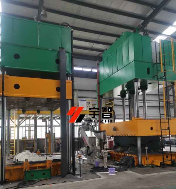 汽車內(nèi)飾件成形液壓機(jī)客戶現(xiàn)場圖