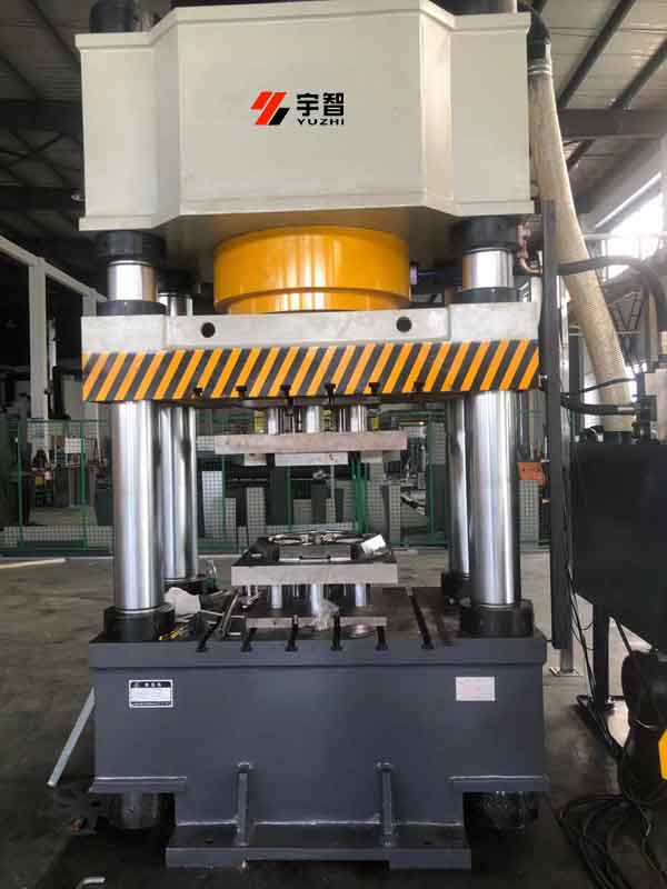 800噸四柱液壓機(jī)客戶現(xiàn)場圖