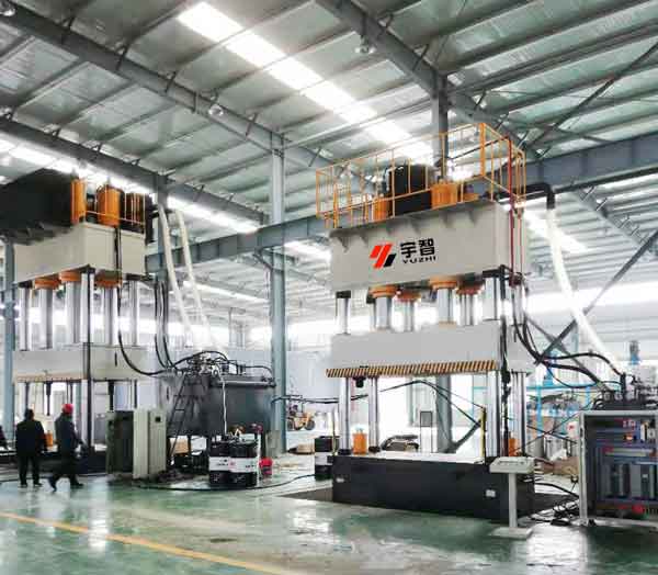 2000噸四柱液壓機(jī)客戶現(xiàn)場(chǎng)圖