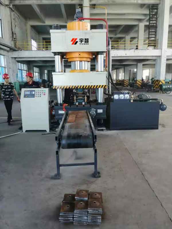 礦用錨桿托盤沖壓機(jī)客戶現(xiàn)場圖