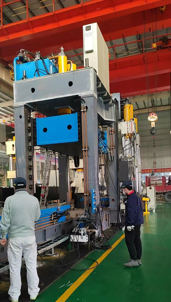 帶換模機構(gòu)的框架式液壓機